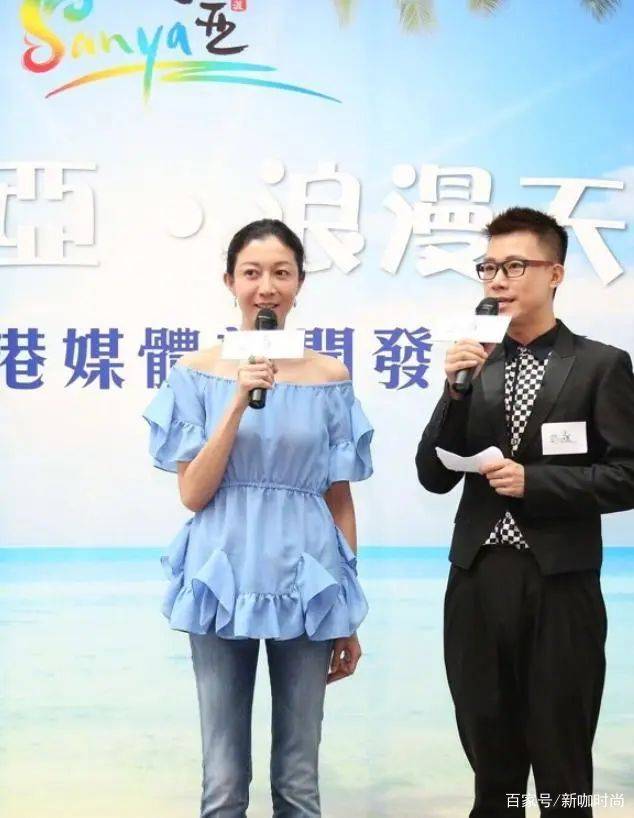 好身材|46岁吴绮莉放大招,吊带长裙配卷发,好身材太劲爆