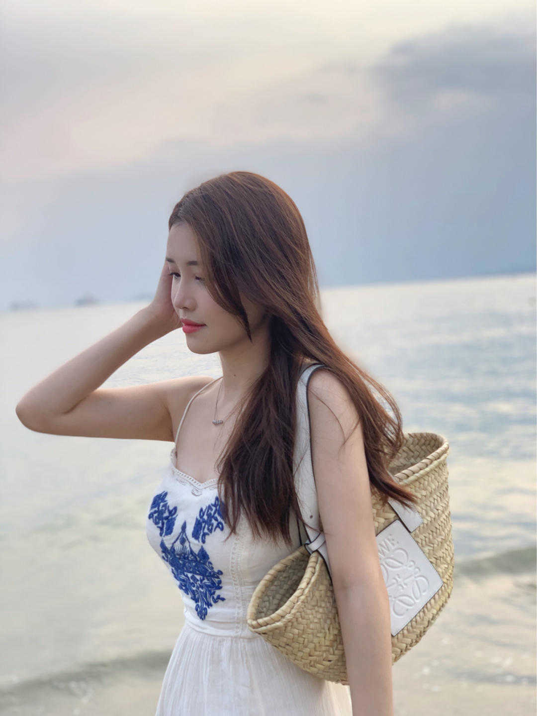 展现|今夏,女神都在这么穿,印花上衣搭配牛仔裤简约利落,美如初恋