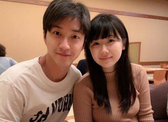 整体|福原爱真的好会穿，身材娇小穿A字裙可爱迷人，可惜粗腿太抢镜