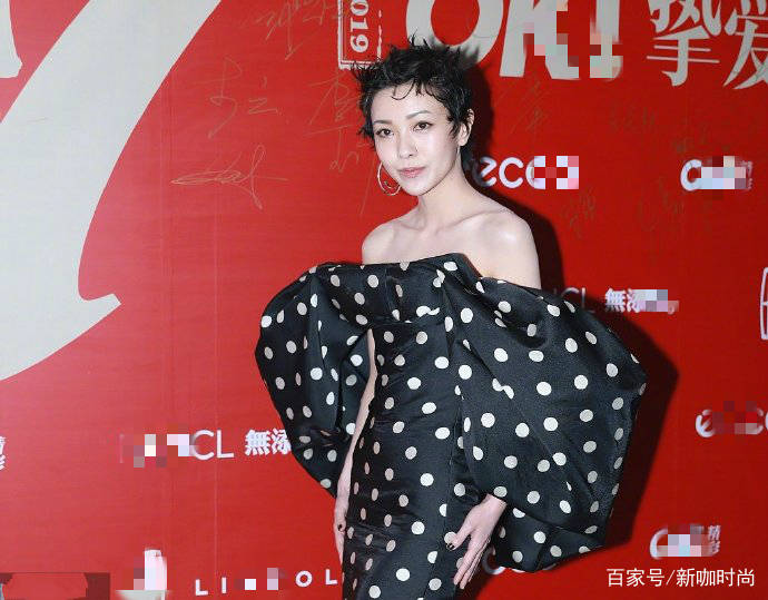 发型|郭采洁终于换风格！沙宣头一去不复返，帅气工装时髦干练