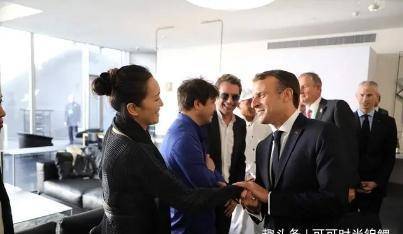 马克龙|马克龙太好客！同框巩俐拉手紧握聊不停，巩皇气场全开给国人长脸