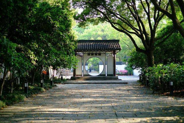 江苏又一公园走红，人称常熟“拙政园”，历史文化底蕴丰富