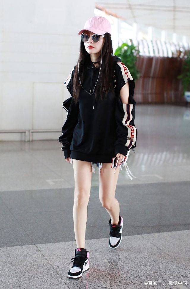 曲线|10年前的李小璐，一袭修身连衣裙尽显曼妙曲线，一般人穿不来