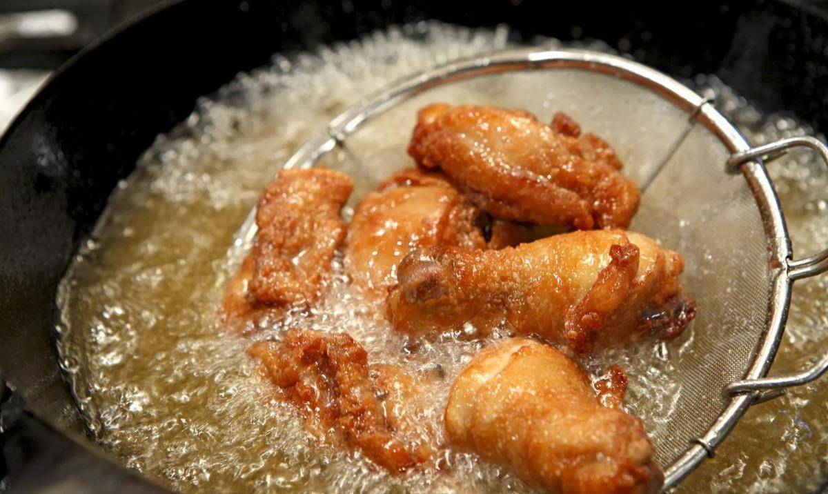 家长|这些垃圾零食销售量大,吃得多数是孩子,却也正在催熟我们的孩子