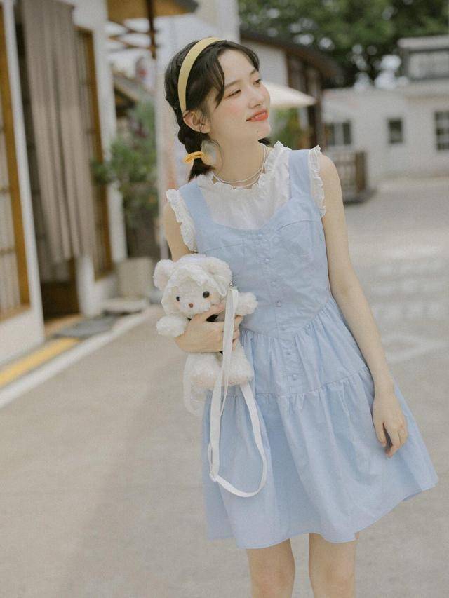 设计|元气少女都爱穿的吊带裙，日系复古，俏皮又灵动，美如初恋女友