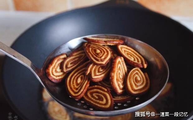 面团|馋哭隔壁小孩的零食，卷一卷，嘎嘣脆，做一次吃一周，不用花钱买