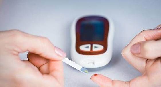 水果|身体有3个表现,说明糖尿病已经来了,控糖只需这3招!