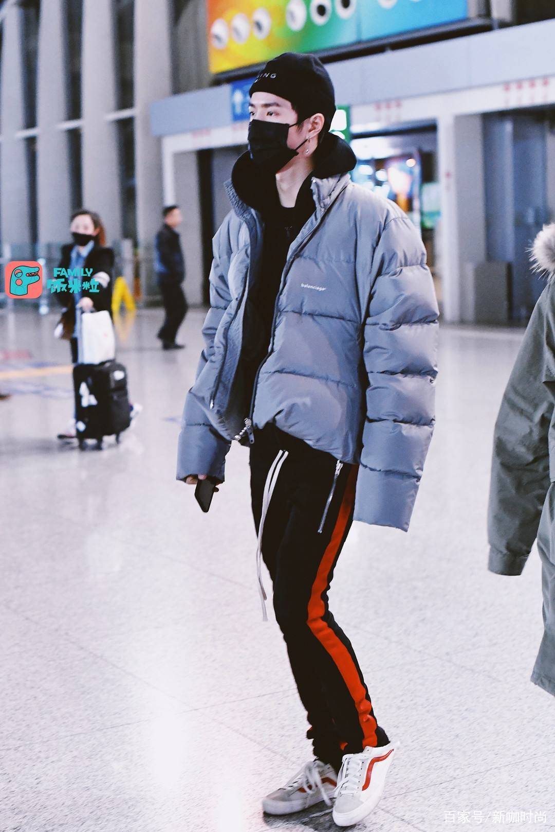 外衣|王一博化身翩翩公子,高马尾搭薄纱外衣,气场强大霸气侧露