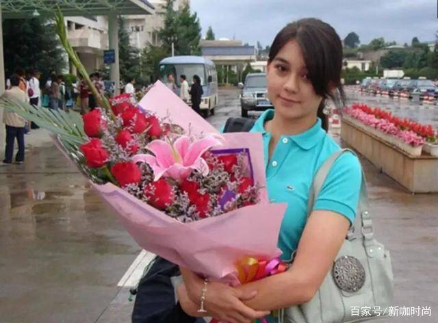样式|张铁林混血女儿长这样，大眼高鼻欧美范儿十足，美得不像亲生！