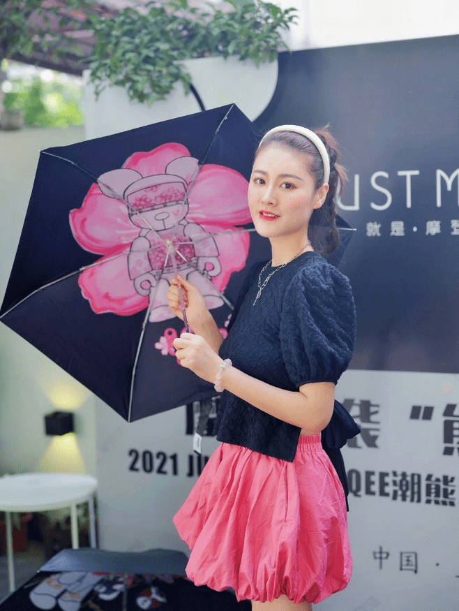 国家|JUSTMODE携手淘宝心选联合发布QEE潮熊联名款熊抱伞