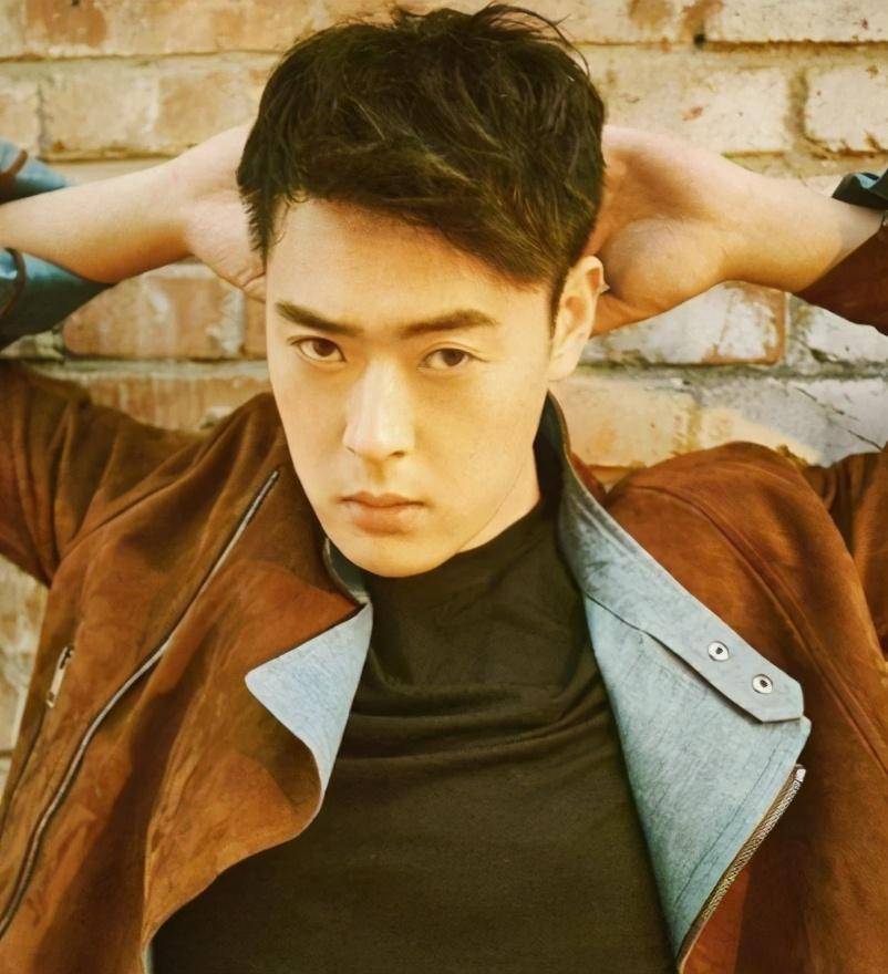 原创拍戏被炸双目失明,患抑郁症险自杀,39岁视帝张桐,他真不容易