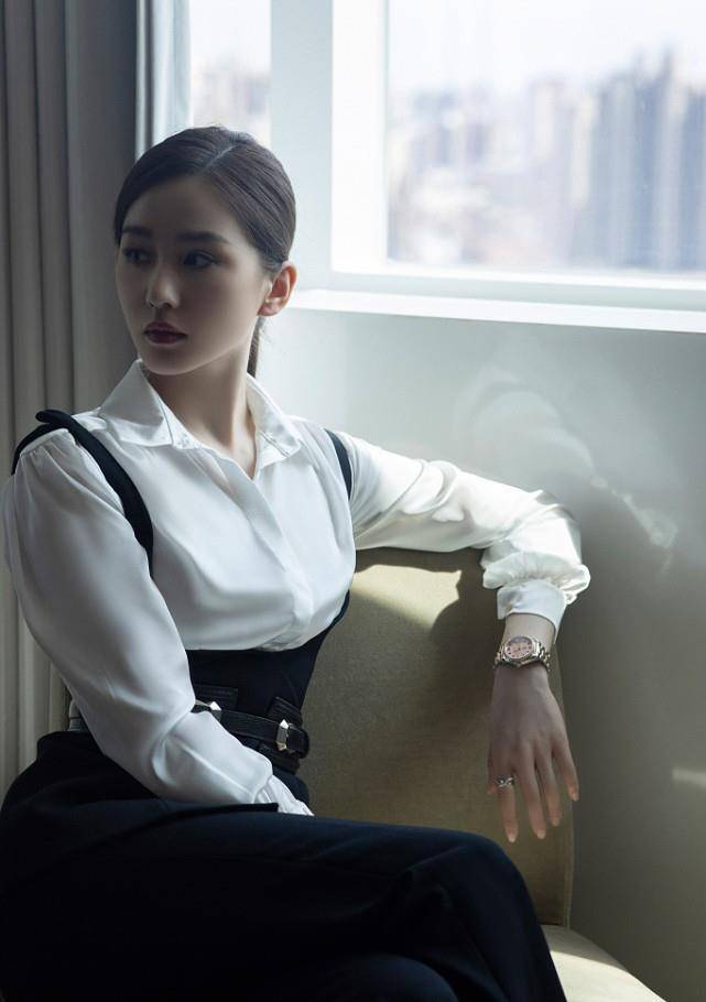 黑色|“黑白”服饰穿搭简约，穿搭小白最合适，不用动脑也有穿搭清单