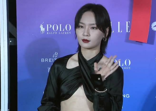腹肌|ELLE红毯生图：杨幂闪光裙好辣，李紫婷腹肌好绝，周笔畅小露肋骨