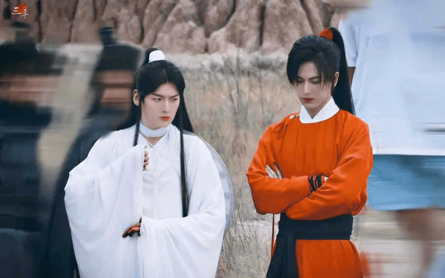 张凌赫|《吉星高照》路透被嘲，《皓衣行》被拉出来对比，服装造型很关键