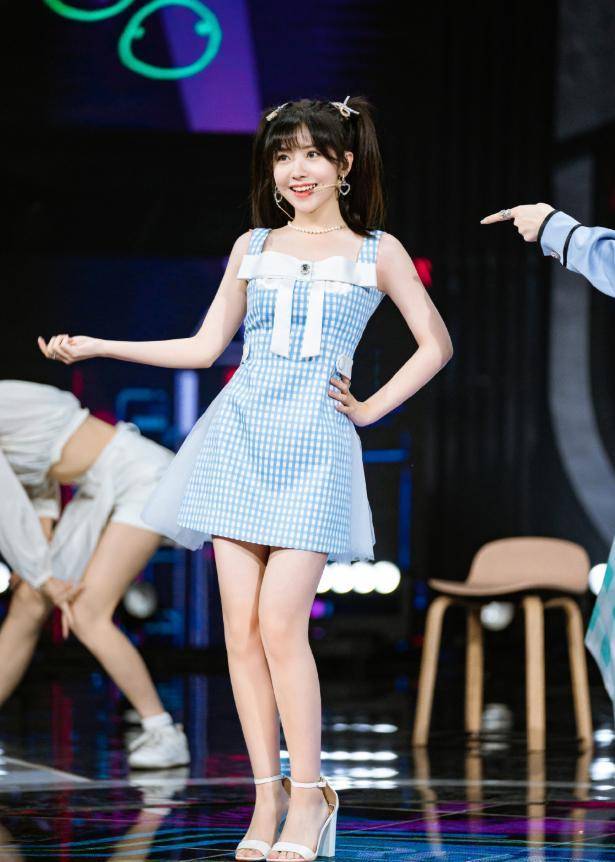 花瓣|赖美云新歌上线，穿“儿童裙”毫无违和感，夏日写真俏皮灵动