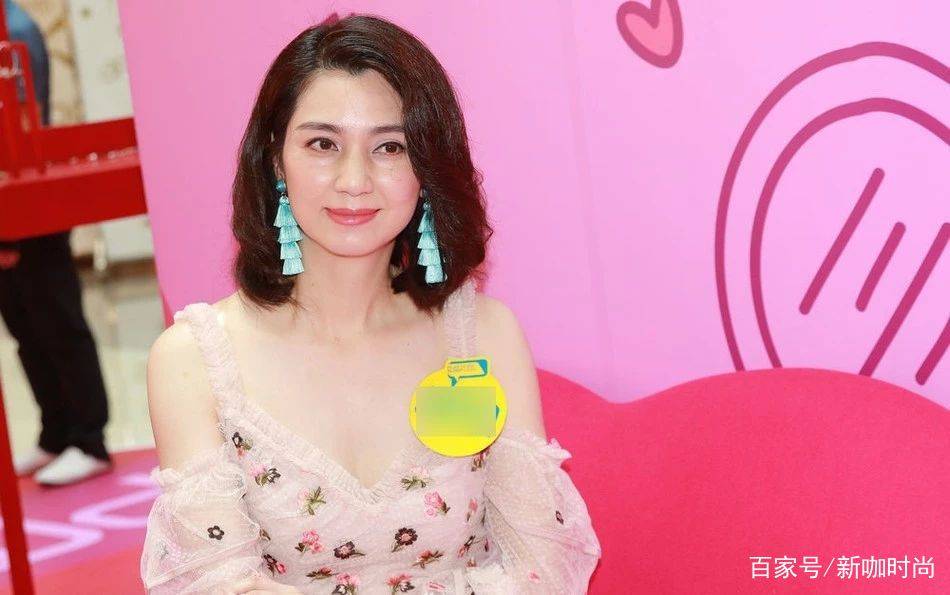 耳环|高级又时尚！这个夏天要像48岁洪欣这样穿才够美