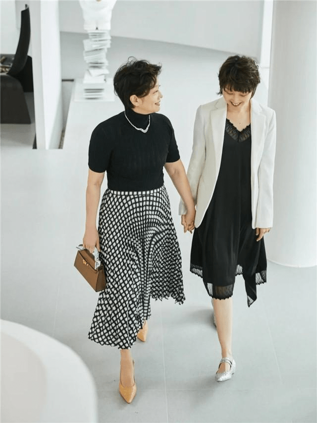 质感|不年轻,长相也一般,50岁阿姨把年纪活成了气质,优雅老去真美