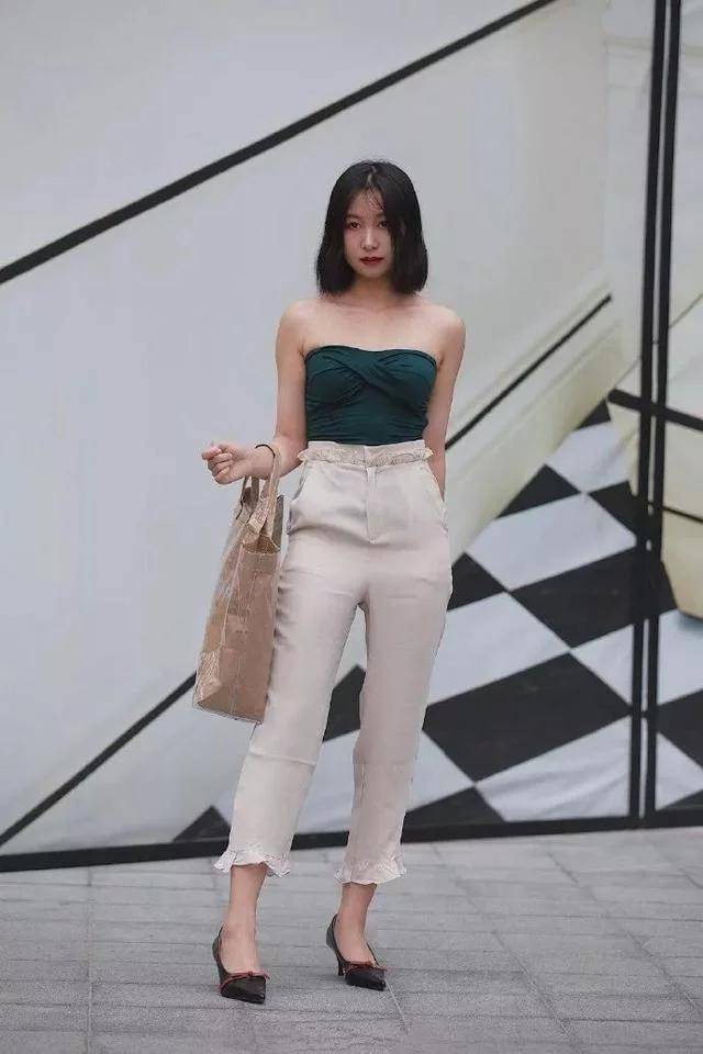 高跟鞋|小姐姐身穿吊带连衣裙,身材高挑,看起来有点小斯文