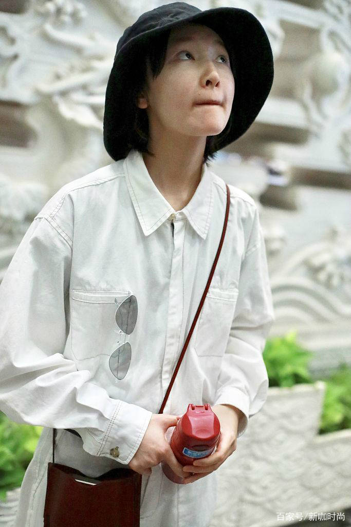 麻袋|周夏雨衣品滑落?白色工装服穿成麻袋装,太瘦的烦恼