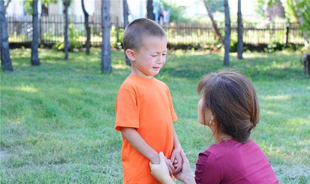 家长|又一种“冷暴力”在幼儿园蔓延，许多孩子正默默承担，父母要警惕