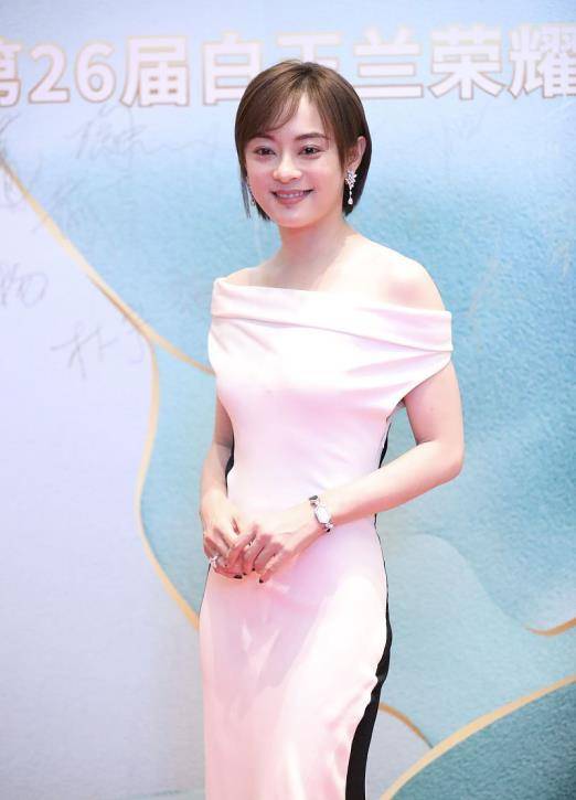 魅力|孙俪“娘娘”范十足，穿紧身裙举止端庄，造型时髦气质更高级了