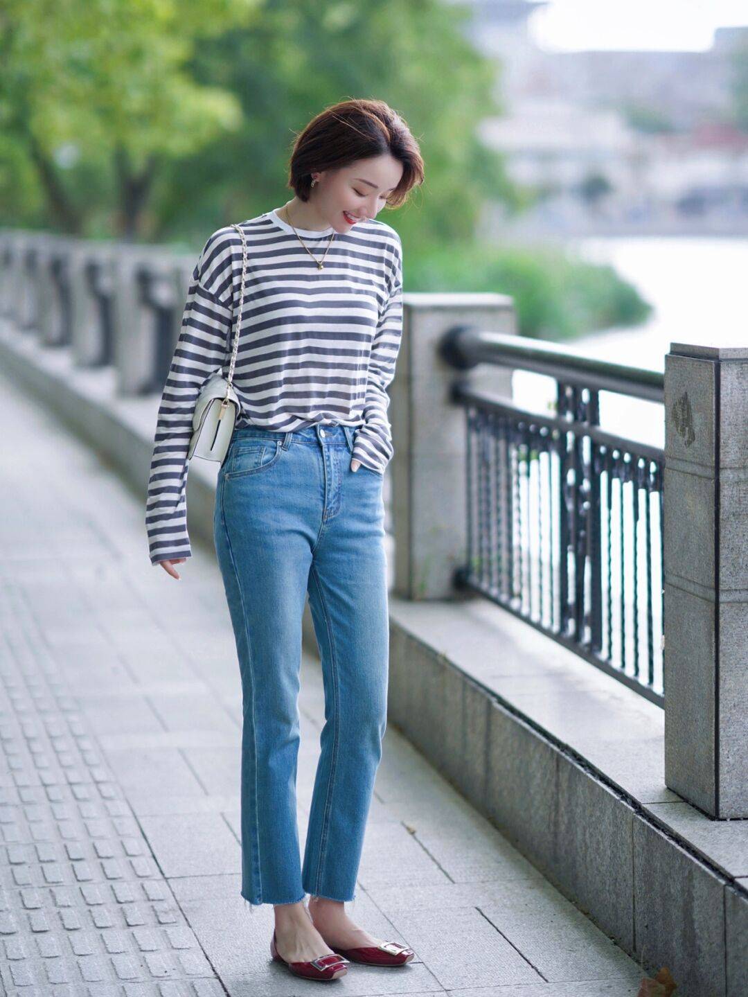 条纹|小个子女生如何穿显高？条纹衫配牛仔裤显瘦还提升气质，高级洋气