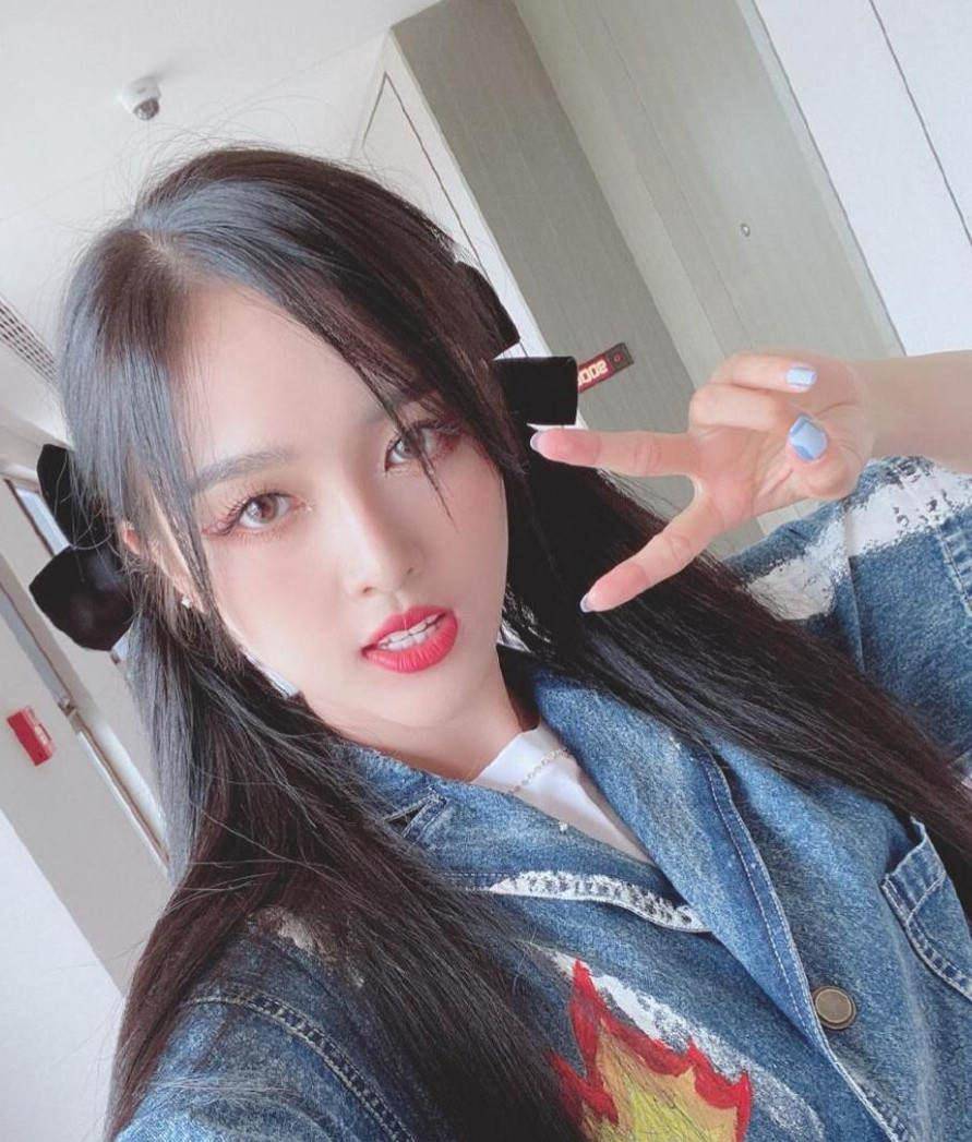 新造型|关晓彤新造型又被嘲土，同样是蝴蝶结，怎么有人好看有人不行？