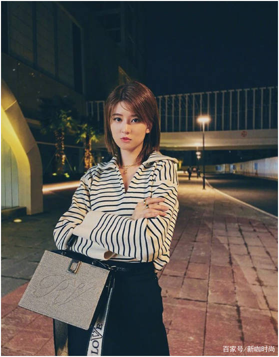 休闲风|乔欣越长越显嫩？18张风格各异美照，肤白貌美似少女