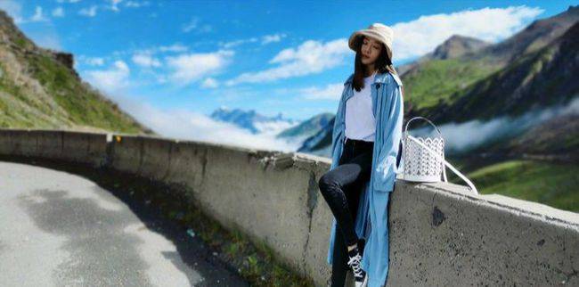 显得|邓家佳淡蓝色连衣裙穿搭,就算年过三十气质依旧优雅有气场