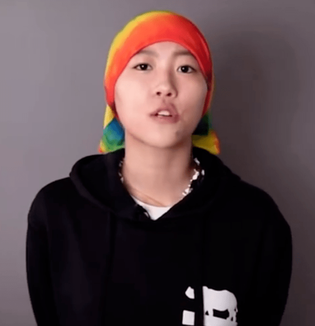 头巾|窦靖童素颜露面，绑“彩虹头巾”好少女，完美继承王菲好气质