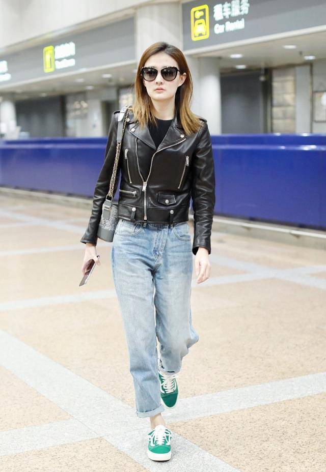 造型|路人镜头下的徐璐太瘦了，穿紧身牛仔裤还有褶，这身材我酸了