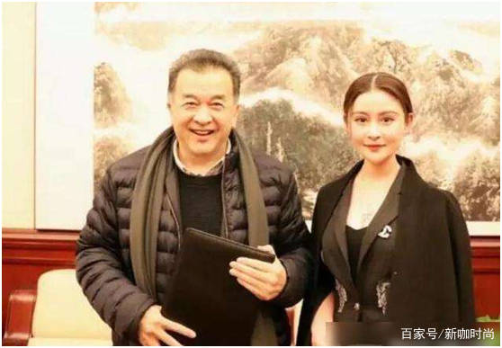 黄兆函|黄宏女儿长这样，穿一袭小黑裙气质优雅，窈窕身材挡不住
