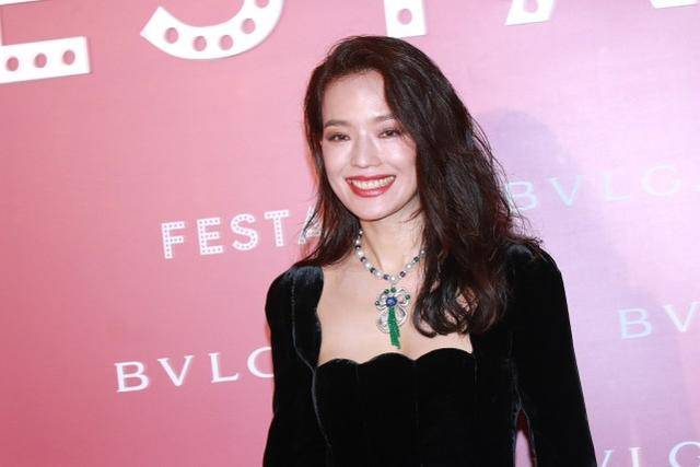 身材|舒淇奔5年纪身材也没缩水，穿小黑裙端庄又大气