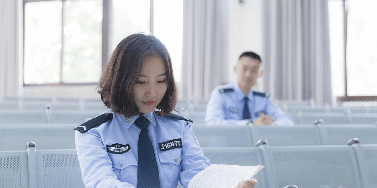 女生怎么样才能当警察 447cd660b8ce48569c5977936612fbda.png