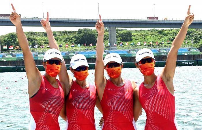 17评东京奥运：第10金，最美祝福献给把芳华给了赛艇的4位姑娘