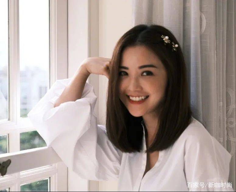 蔡卓妍|阿Sa真不会老？5张近距离摆拍，脸上却找不到一丝破绽