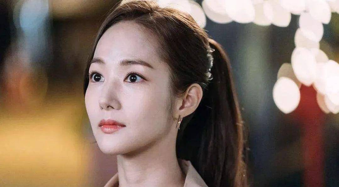 因为|靠整容后的美貌跻身韩剧一线女星，16年后她的脸终于崩了