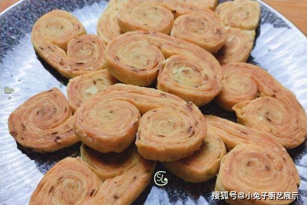 葱花|这才是面粉最解馋做法,不烤不炸,简单一做,咸香酥脆,孩子爱吃