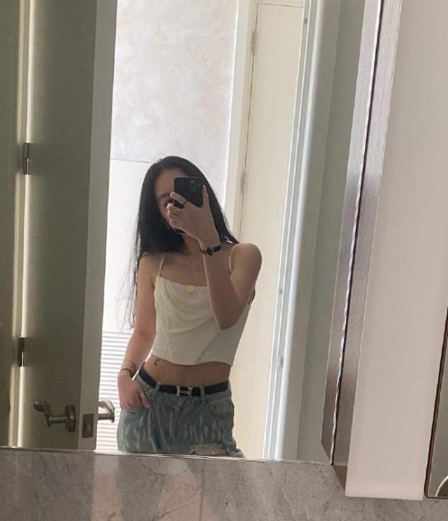 手表|李咏19岁女儿打扮成熟！穿吊带裙秀性感身材，戴12万手表高调炫富