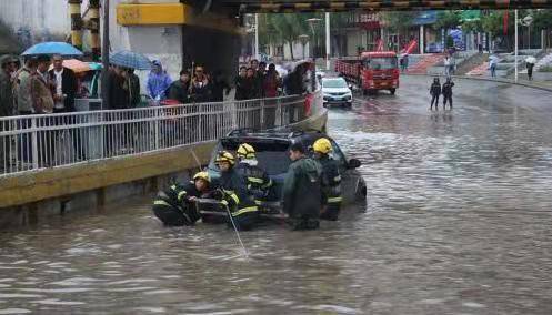 表面|洪涝灾害后公交车、私家车等交通工具如何清洁消毒？