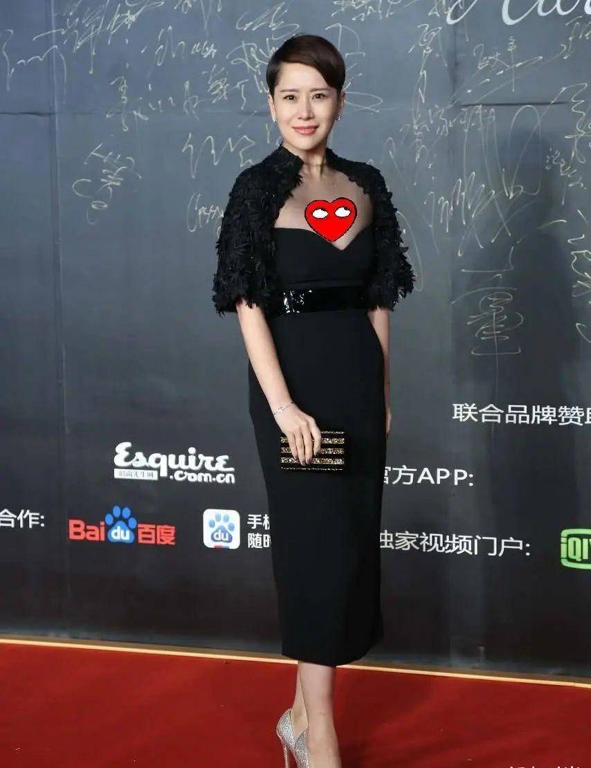 傲人|海清:穿衣也太开放?穿黑色前“空隙”紧身裙,傲人气质抢足镜头