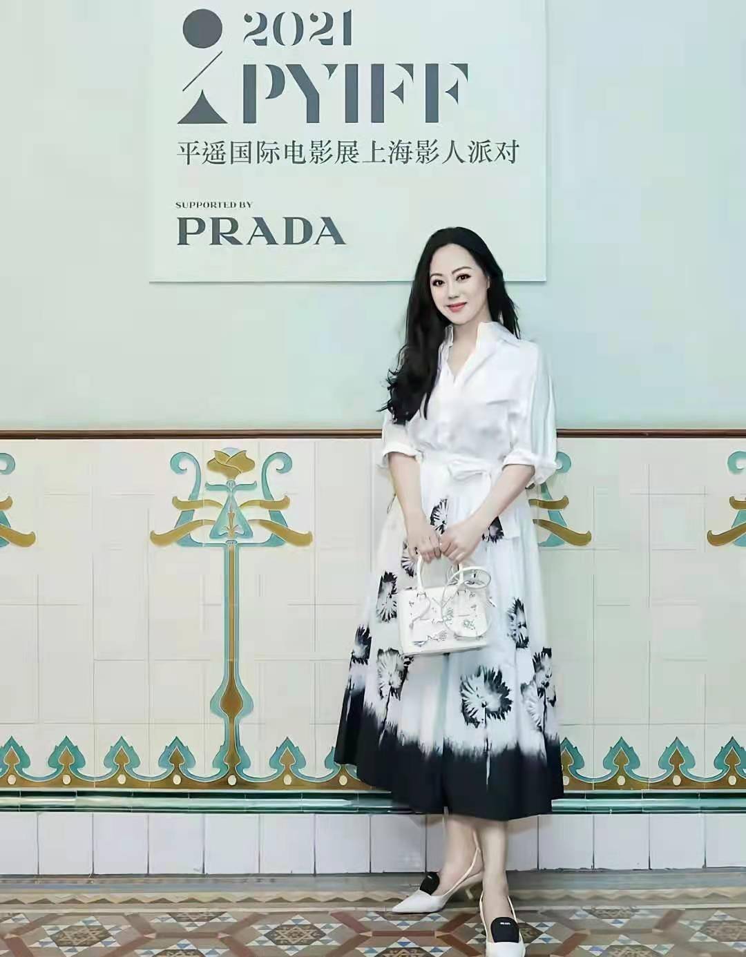 章小蕙|章小蕙真是“富态届”的穿搭典范，西服搭阔腿裤，气质高级好美艳
