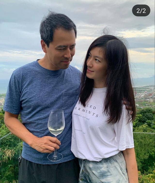 冯德伦|女星林熙蕾晒泳衣照不似二孩妈妈，坐享私人泳池，富豪老公太宠