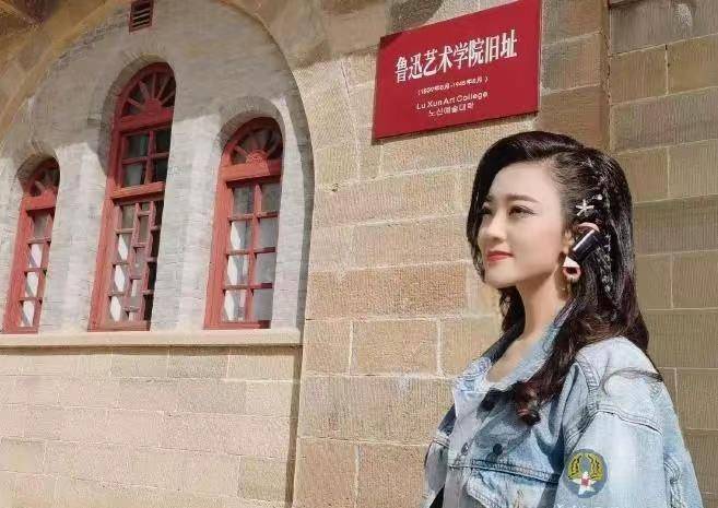 王小玮|玖月奇迹“王小玮”真不显老，牛仔装打扮气质又靓丽，不像37的人