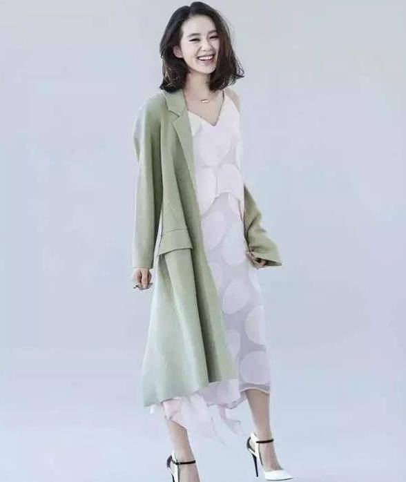 长发|刘诗诗简直是白衬衫女神，简单搭配就很美，网友：美貌颜值大暴击