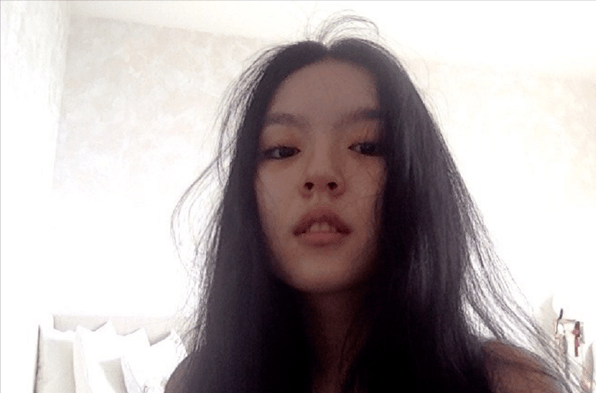 手表|李咏19岁女儿打扮成熟！穿吊带裙秀性感身材，戴12万手表高调炫富