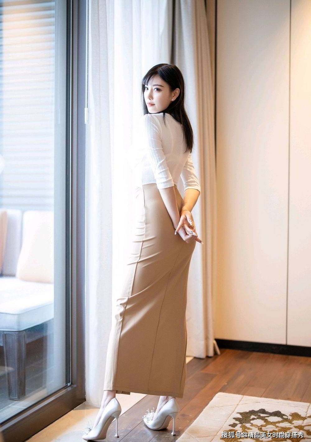 高跟鞋|简约干练的西装套装,搭配一双高跟鞋,尽显优雅的知性美