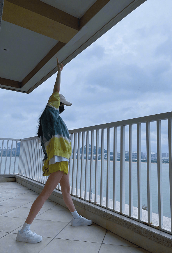 服装|杨幂真是有实力，穿着运动款的衣服，但却有一种高级模特感