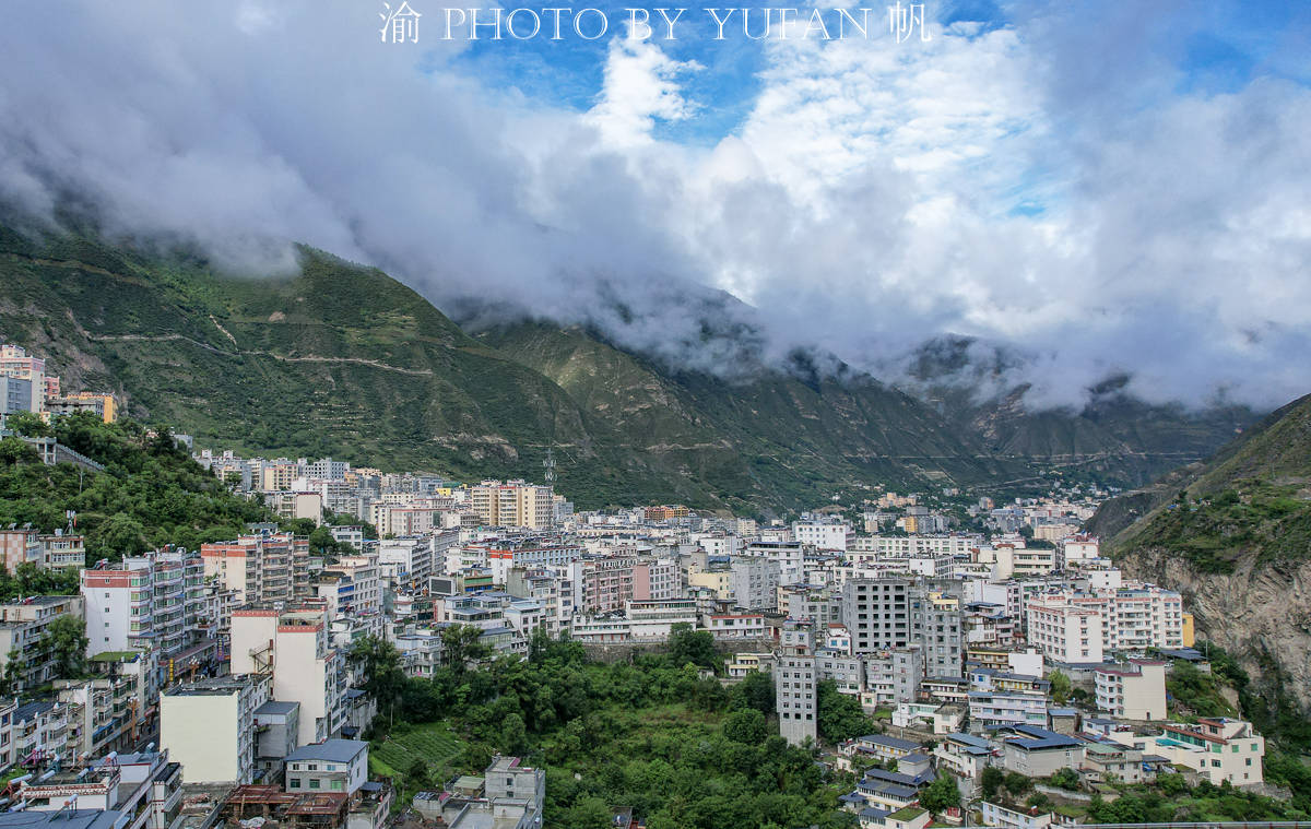 圣山|四川一县城小如乡镇，却有座东方圣山，还是世界遗产，很适合避暑