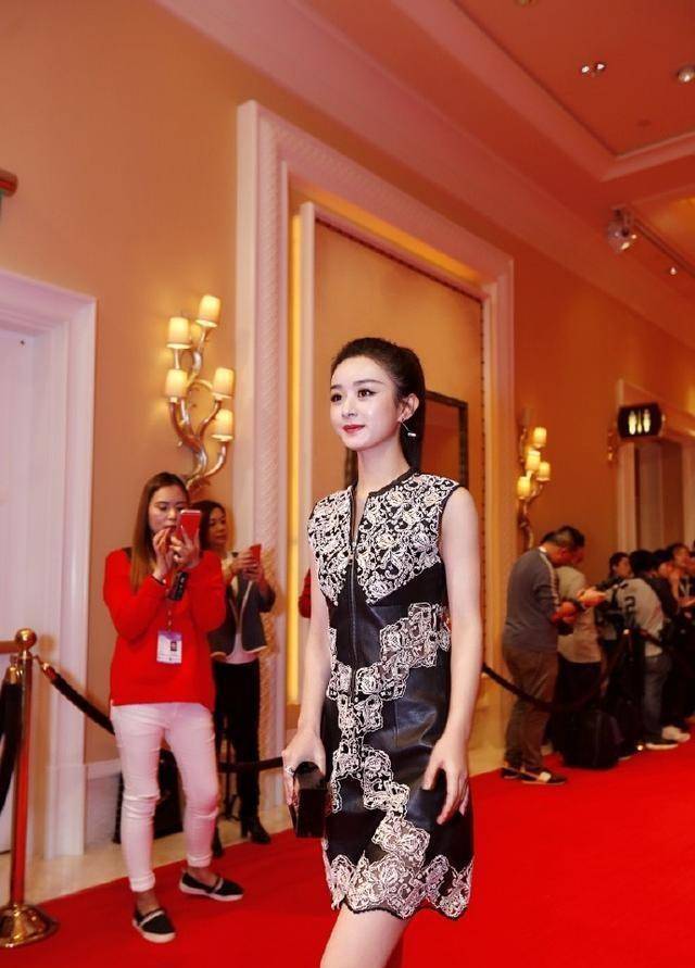 女王|赵丽颖太美了,穿改良旗袍裙高贵典雅,有种”波斯女王“的味道